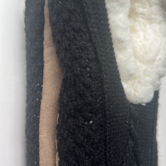 Mixit Black NWT Slipper Socks with Non Skid Bottoms - Picture 3 of 8